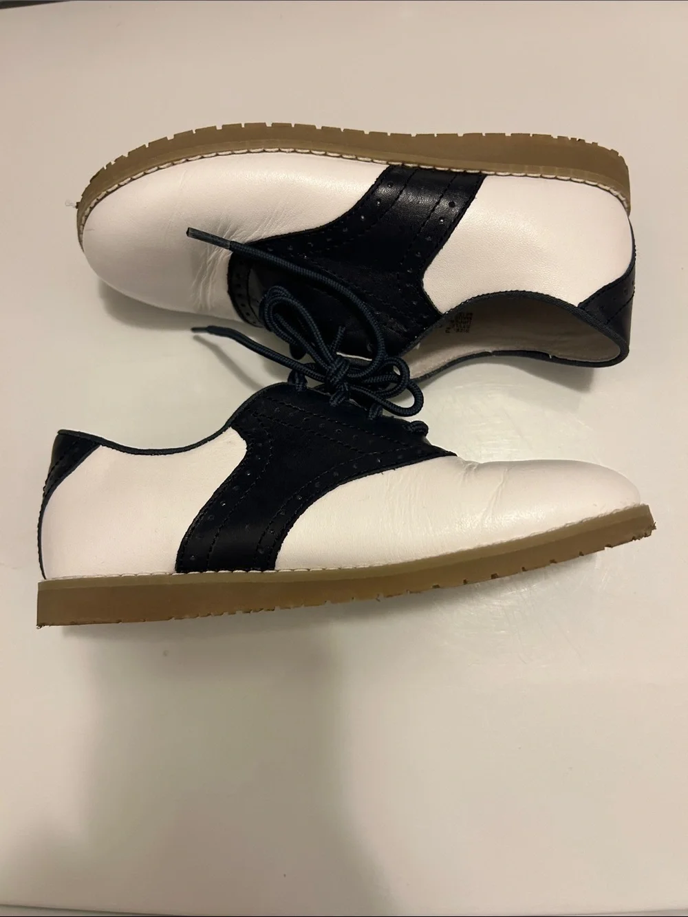 EUC Kiss Lamour navy blue and white saddle oxfords size 2